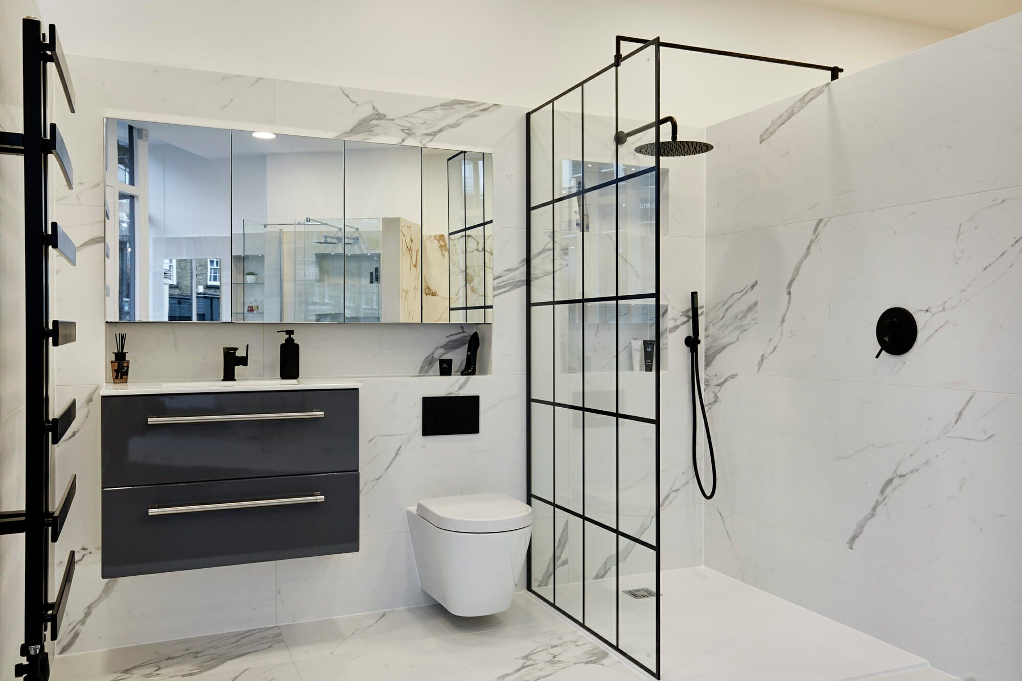 The Best Tile Colours for a Small Bathroom